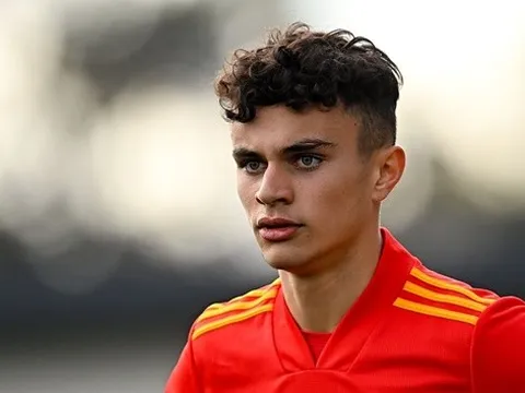 Con trai huyền thoại Man Utd có bến đỗ mới