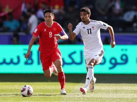 Zidane Iqbal - "báu vật" cũ của Man Utd gây choáng trước Việt Nam