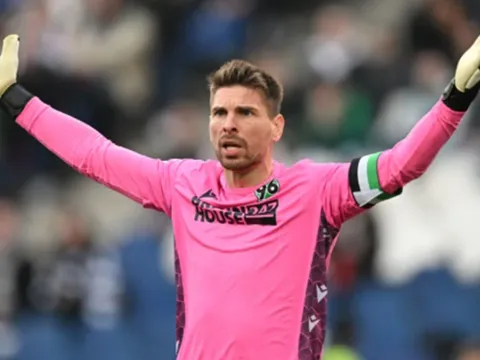 Xoay tua cho Alisson, Liverpool nhắm người cũ Man Utd