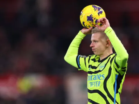 Scholes chỉ trích Zinchenko, Phil Neville lên tiếng đáp trả