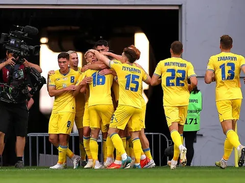 Zinchenko tỏa sáng, ĐT Anh đứt mạch toàn thắng