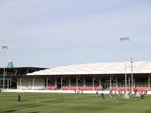 Ngày đầu ở St. George's Park, đội tuyển Anh căng sức tập luyện