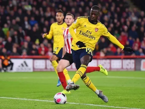 NHM Quỷ đỏ hả hê: "70 triệu bảng vứt xuống cống!"