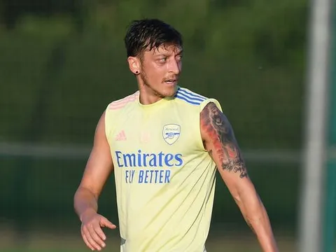 Mesut Ozil coi như đã đá trận cuối cùng cho Arsenal