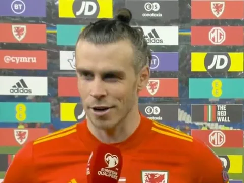 Bale: "Thật kinh tởm, họ cũng nên tự xấu hổ về bản thân mình"