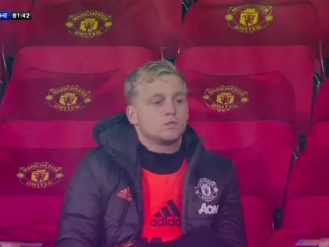 Blind: "Solsa mua cậu ta về để làm gì vậy?"