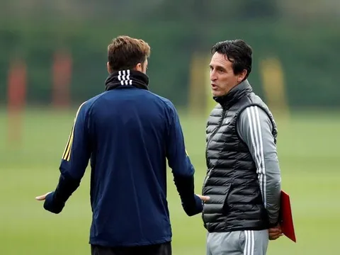 Ozil đăng đàn, công khai mỉa mai HLV Emery?