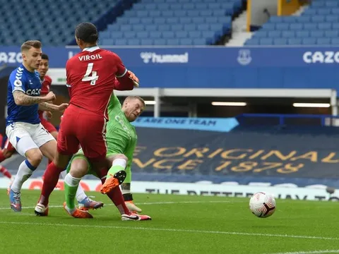 "Cú vào bóng thật khủng khiếp, có thể khiến Van Dijk gãy chân"