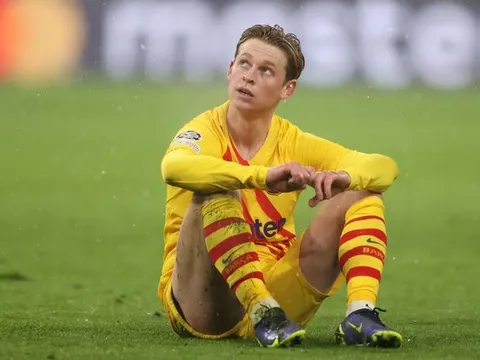 De Jong và 'chuyện tình tay 3' với M.U - Chelsea