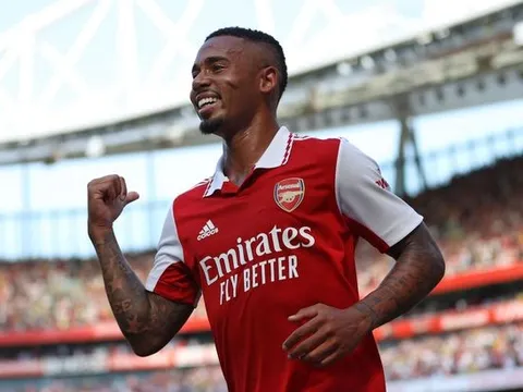 Ronaldinho nêu sự khác biệt của Jesus ở Arsenal và Man City