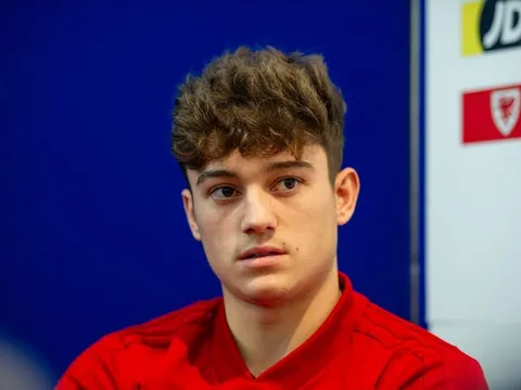 Tình huống khó xử của Daniel James và cách để Man Utd giải quyết vấn đề