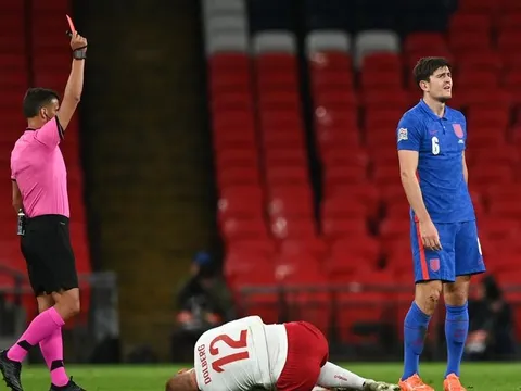 CĐV Man Utd: "Thật gớm ghiếc! Tống khứ hắn lên ghế dự bị ngay đi"