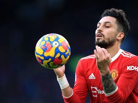 Hậu vệ trái rực sáng, M.U vẫn đồng ý bán rẻ