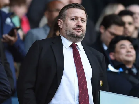 Sếp lớn M.U thất hứa với NHM