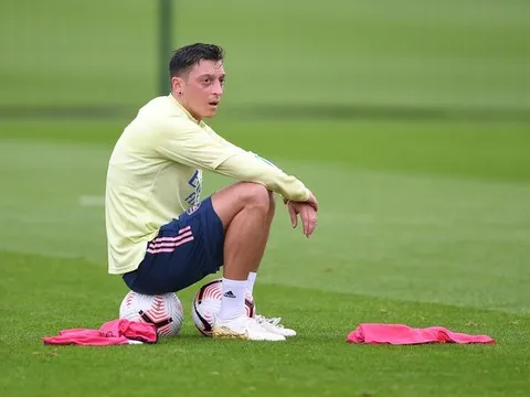 "Cùng đường" tại Arsenal, Ozil đưa ra quyết định bước ngoặt