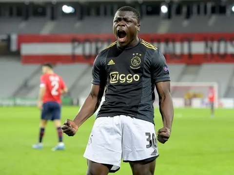 Ten Hag vỡ mộng bởi chiêu trò của Ajax