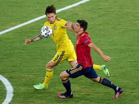 "Đá tảng" Lindelof bùng nổ, đã đến lúc Man Utd quyết định vụ Varane