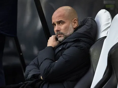 Gary Neville tin 2 ông lớn vẫn còn cơ hội đánh bại Man City