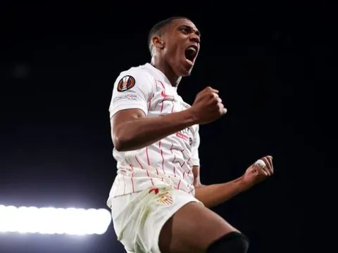 Xác nhận tương lai của Martial tại M.U