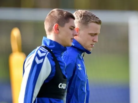 Vì sao Van de Beek vắng mặt 2 trận liên tiếp ở Everton?