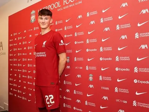 CHÍNH THỨC! Liverpool công bố đội hình du đấu, vắng mặt 1 tân binh