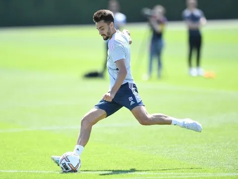 Arsenal nhận 3 cú hích trước trận Leicester