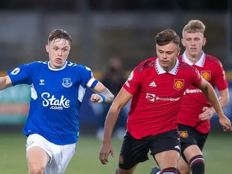 Tiền đạo bị 'tống khứ' khỏi Man Utd sau 8 tuần thử việc