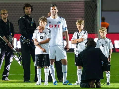 Tin buồn! Con trai Michael Ballack qua đời