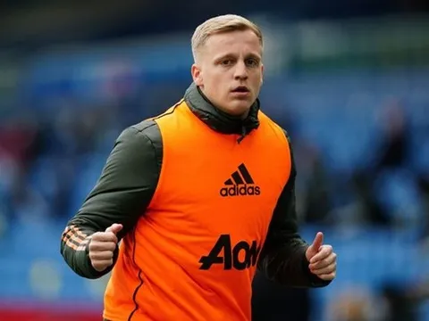 "Ronaldo gia nhập Man United là tin xấu đối với Van de Beek"