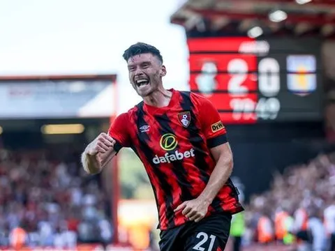 Kieffer Moore: Đằng sau bàn thắng ra mắt Premier League ở tuổi 30
