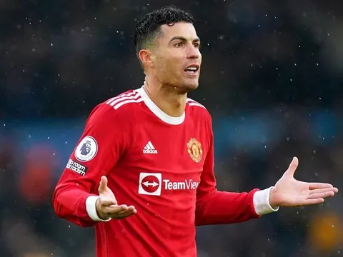Ronaldo bị chê kém hơn thảm họa của Chelsea