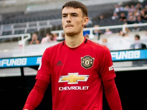 CHÍNH THỨC: Tiền vệ ghi 3 bàn, kiến tạo 3 gia hạn hợp đồng với Man Utd