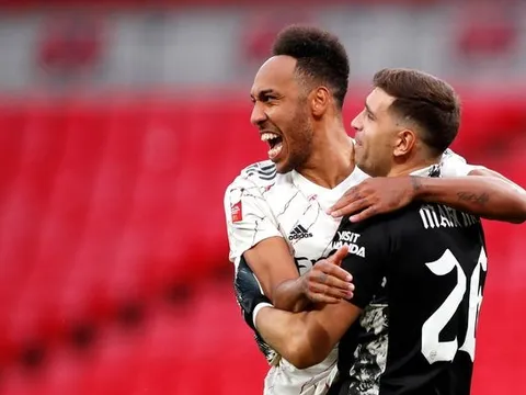 Đồng đội cũ gửi chiến thư, Aubameyang trả lời gọn lỏn