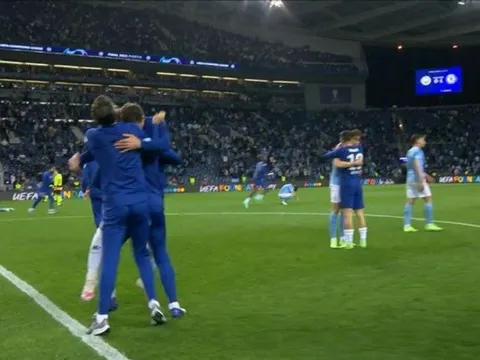 Mason Mount đã làm gì với John Stones sau khi Chelsea đánh bại Man City?