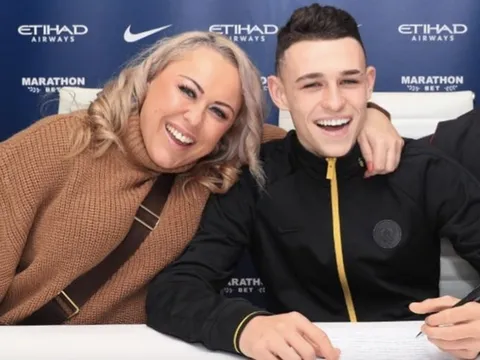 Man City 'sốc và kinh hoàng' sau sự cố với gia đình Phil Foden