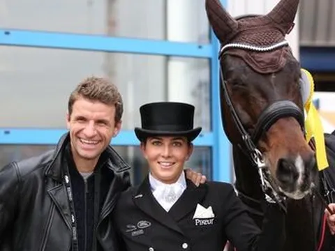 Thomas Muller và vợ bị lên án vì buôn bán tinh dịch ngựa