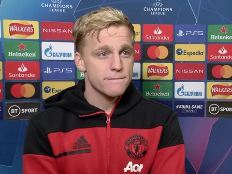 Đá vị trí mới mẻ ở M.U, Van de Beek bảo rằng rất "Ok"