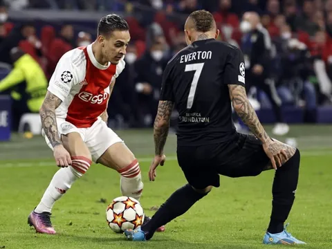 Man Utd cùng lúc nhắm 3 HĐ mới, một Cavani 2.0 xuất sắc