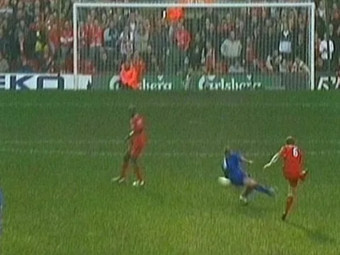 TOP 5 tình huống biểu tượng ở Premier League: "Ác mộng" của Smith