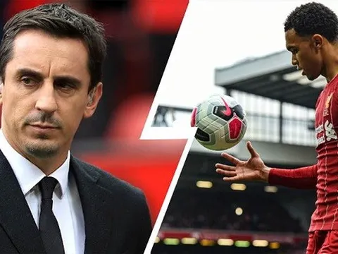 Gary Neville nói về sao Liverpool: ''Anh ấy phải nghiêm túc nhìn lại vấn đề phòng ngự''