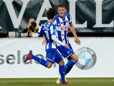 Văn Hậu tiếp tục dự bị, SC Heerenveen thắng đội bóng vừa hòa Manchester United
