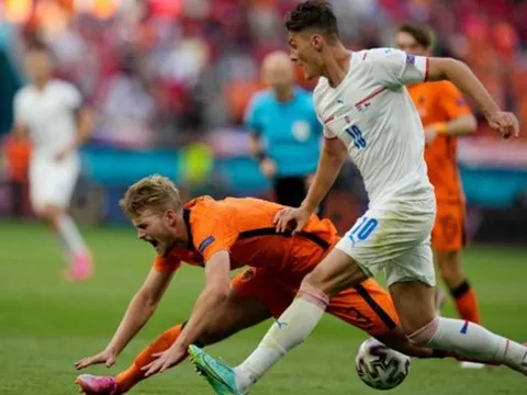 Chấm điểm Hà Lan trước CH Czech: Thảm họa phòng ngự bằng điểm De Ligt
