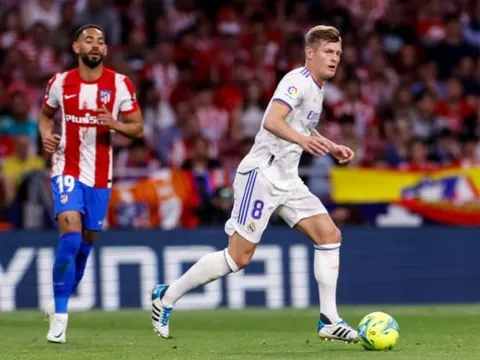 Zinchenko có thể hóa "siêu cò" cho Arsenal