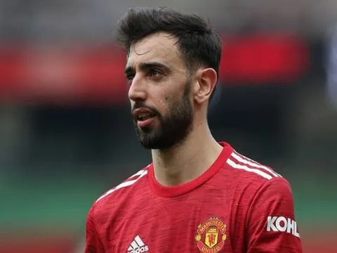 Bruno Fernandes ra mặt, giúp Man Utd thâu tóm tiền vệ đẳng cấp