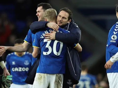 Ferdinand lên tiếng, tiết lộ cuộc sống của Van de Beek dưới thời Lampard
