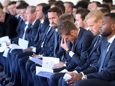 Jamie Vardy rơi lệ trong ngày tưởng niệm tai nạn thảm khốc