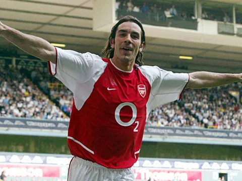 "Tôi từng chụp ảnh áo đấu với Real Madrid trước khi gia nhập Arsenal"