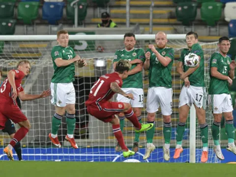 Ronaldo khiến huyền thoại Liverpool bẽ mặt