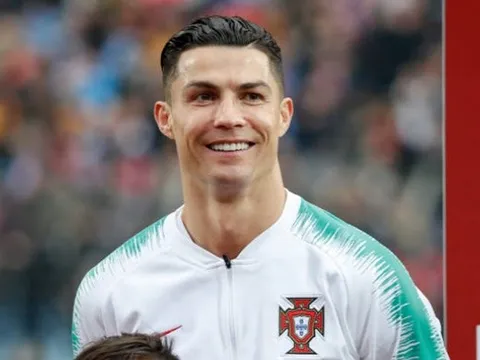 Án phạt treo trên đầu Rangnick sau hành động trước Leeds