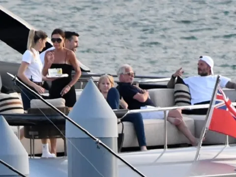 Nhìn Emery đánh bại Hùm xám, người ta biết Solskjaer đã đúng